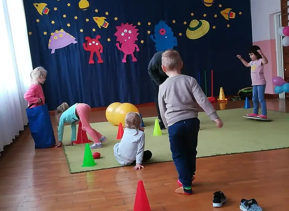 Gimnastyka korekcyjna w przedszkolu: klucz do zdrowej postawy dziecka