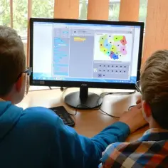 Elektroniczne zasoby edukacyjne: przewodnik po cyfrowej nauce