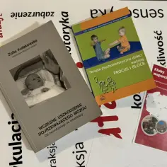 Książki o afazji i rozwoju mózgu. Jedna z nich to "Wczesne uszkodzenie dojrzewającego mózgu", druga "Terapia psychomotoryczna dzieci".