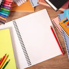 Jakie zeszyty do liceum? Wybierz idealny format, liniaturę i grubość.