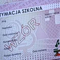 Legitymacja szkolna z danymi ucznia i wzorem. Ważna do końca roku szkolnego, potwierdza status ucznia.