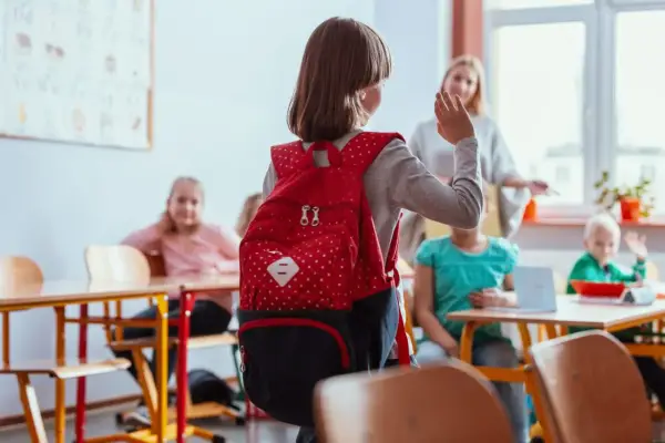 Lęk przed szkołą - Jak pomóc dziecku? Poradnik dla rodziców